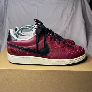 Rare Nike low legend‎ bfive shoes size 8.5